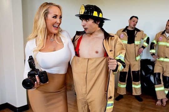 Экстремальное наказание от пожарных спасателей - порно видео