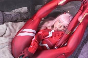 Порадовала парня новым косплеем и анальным сексом