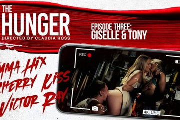 Нашли самый темный угол в магазине и там ебутся все втроем